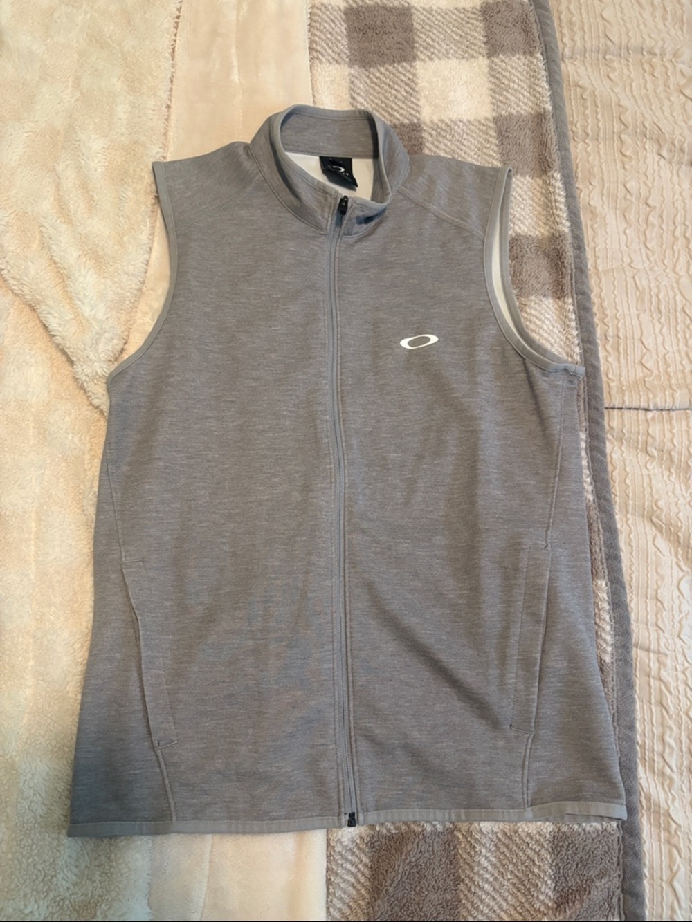 Oakley Men’s Gray Full-Zip Sleeveless Vest